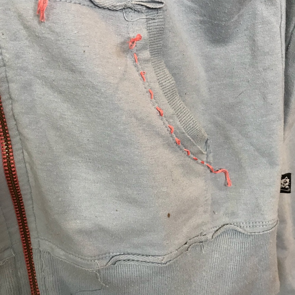 Embroidered zip up hoodie size L - Picture 5 of 8